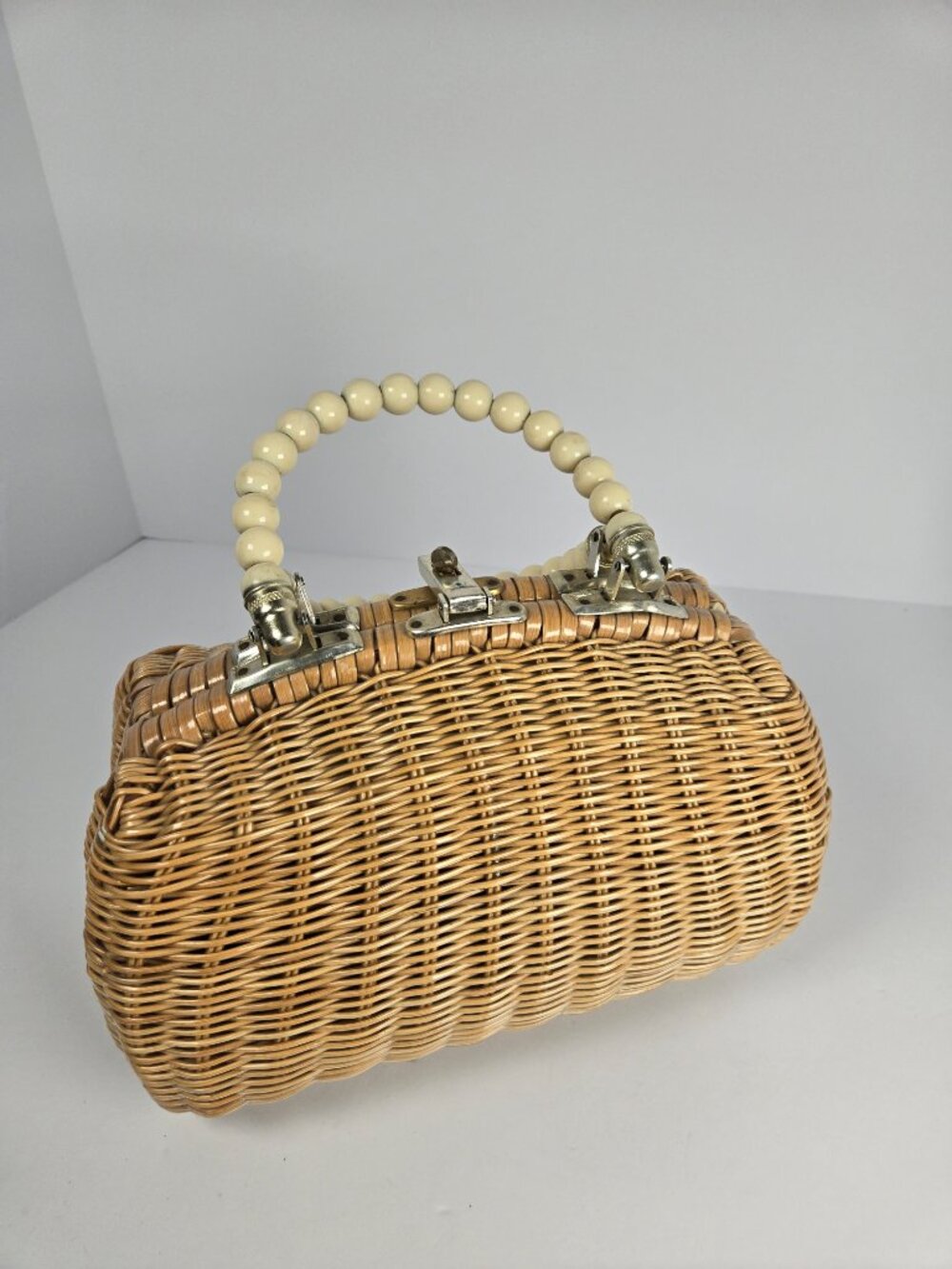 Vintage 1950s White Wicker Box Purse Marbleized Milk White Lucite Handle MCM - Picture 2 of 4